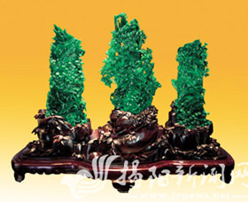 放大镜鉴别翡翠玉镯【国级非遗】揭阳“阳美翡翠玉雕”之《岁寒三友》