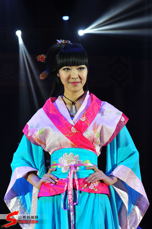 价值近百亿翡翠精品亮相太原（多图）  第3张