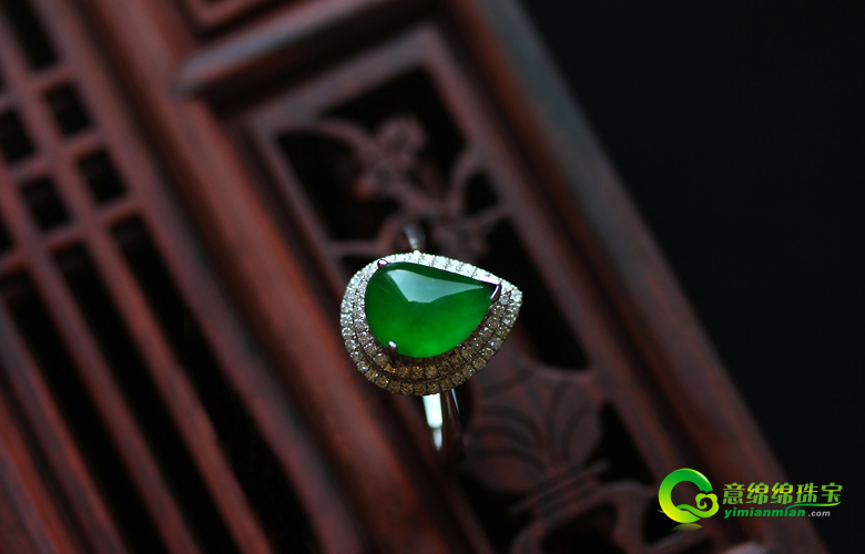 翡翠的毛料图片剔透温润翡翠戒指图片赏析  第2张