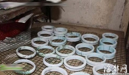 B货翡翠造假全程曝光：数元原石染色后卖上万  第3张