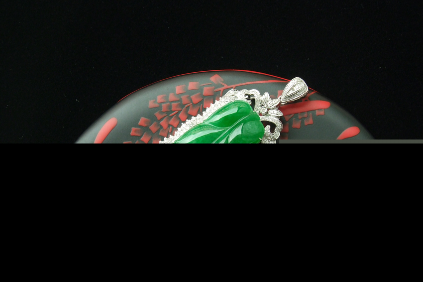 精彩绝伦雕刻翡翠镶金叶子 美丽无暇栩栩如生  第2张