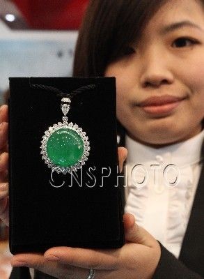 天价和田玉与缅甸翡翠苏州争艳  第2张