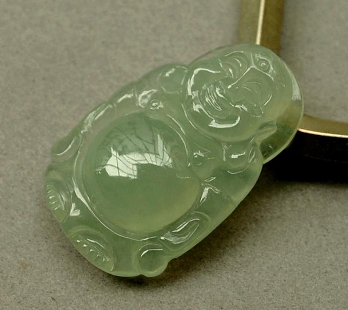 平洲翡翠加工龙年贺岁礼品??翡翠玉器受追捧（图文四）  第9张