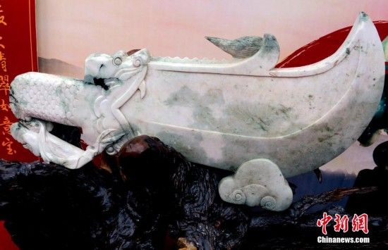 翡翠豆种飘花手镯160公斤翡翠如意宝刀亮相  第2张