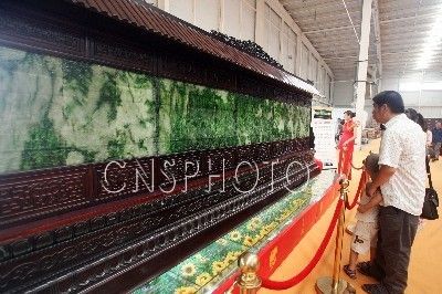 翡翠手镯棉絮多好不好玉版清明上河图惊艳山西珠宝展