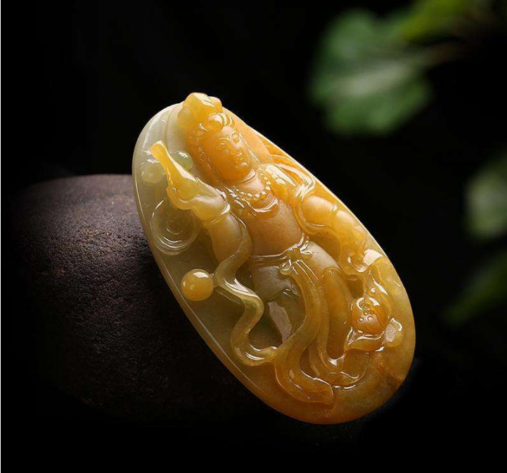 黄翡适合什么人佩戴呢？看看你适不适合佩戴黄翡  第3张