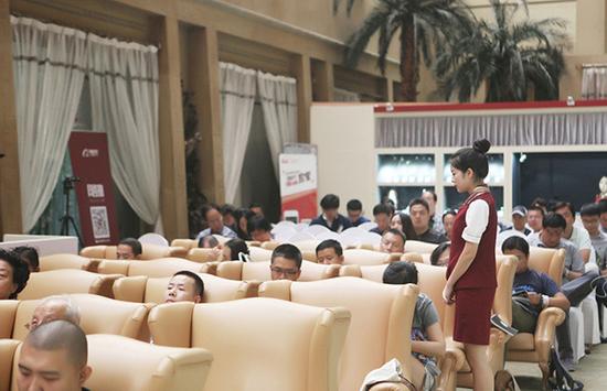 白翡翠玻璃种怎么鉴别正道当代玉器专场拍卖结束 吴金星作品13万落槌