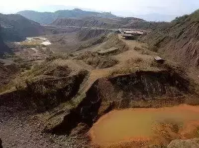 极品冰种黄翡，像“鸡油黄”一样，金光闪闪的，比帝王绿还罕见！  第4张