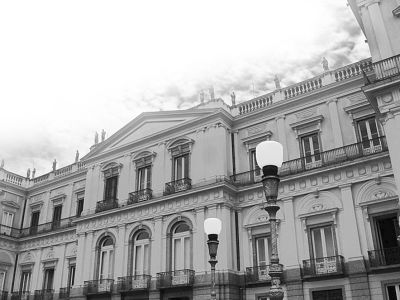 墨翡翠挂件图片欣赏在巴西国家博物馆触摸陨石  第2张