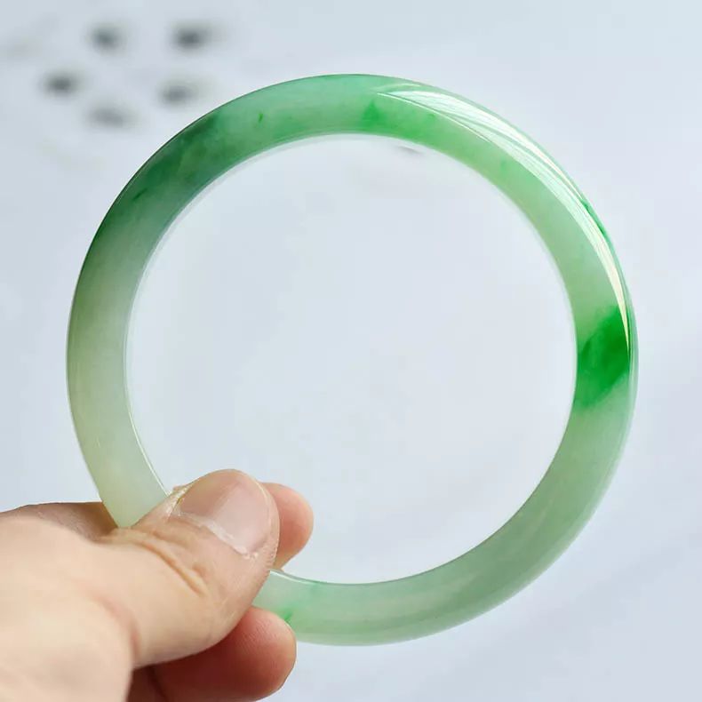 终于搞清楚，1千块和1万块的翡翠差别在哪？  第2张