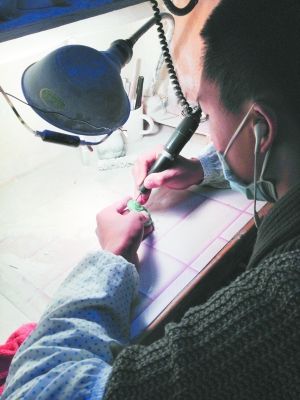 翡翠原石批发市场价雕刻文化走进平洲：琢玉成器  第2张