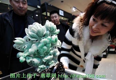 和田玉跟翡翠区别大连首届珠宝玉石展销会开幕［图］  第2张