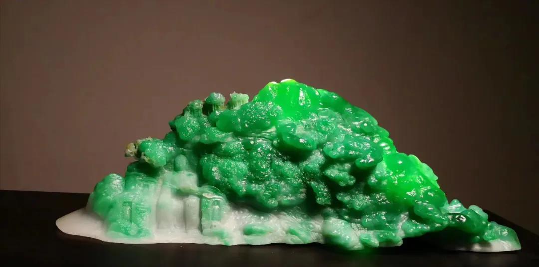 同样是绿色翡翠，为什么你这一块的价格和别人差距这么大？  第3张