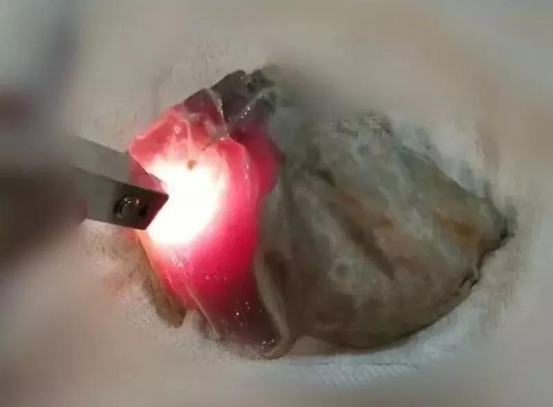 为什么玻璃种翡翠最贵翡翠有红绿黄紫白黑，但粉色呢？粉色翡翠有多美？真实存在吗？  第6张