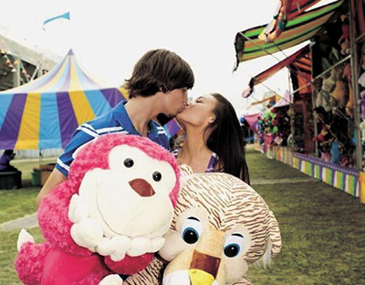 翡翠a货手镯价位多少翡翠为媒 凝聚浪漫时光  第1张