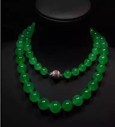 翡翠原石拍卖冰种翡翠以绿为贵，你知道绿色翡翠有哪些吗？  第6张