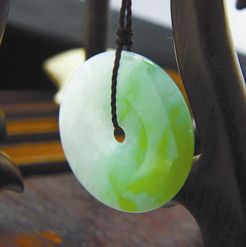 翡翠镶嵌钻石手镯图片翡翠首饰古典中尽显华美  第4张