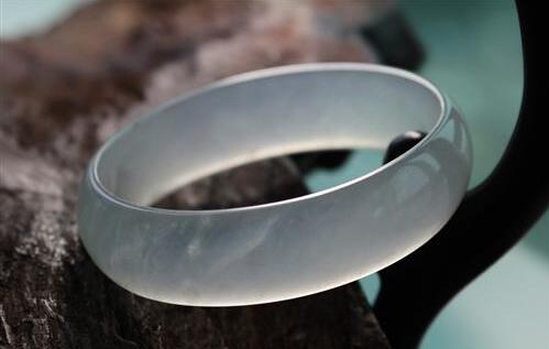 手镯收藏流行新宽度：流行元素≠收藏价值