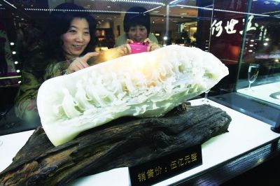 翡翠观音自己开光25.5公斤和田玉叫价5亿元(图)  第2张