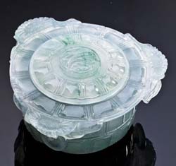 “妙俏惊奇、水种色俱佳”极品翡翠赏析（图）  第8张