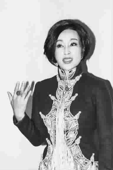 明星投身收藏：艺人现身秋拍(图)  第2张