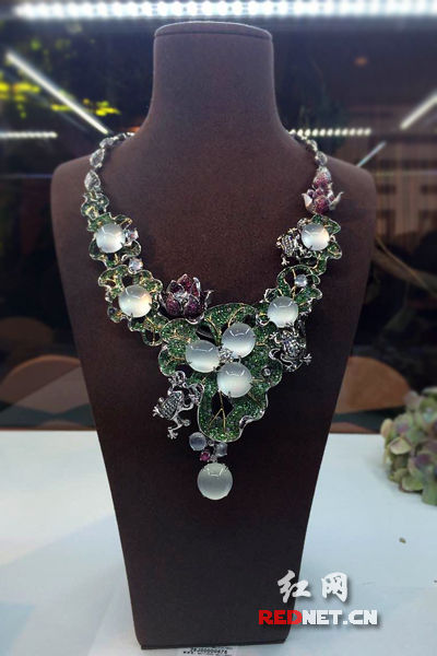 翡翠观音和佛吊坠寓意湖南最贵老坑帝王绿翡翠观音到长沙 估价1.6亿元  第2张