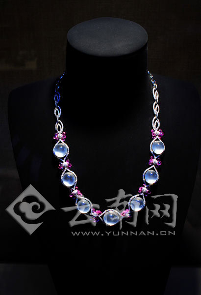 北京 翡翠手镯加工UONE珠宝高端翡翠奢华亮相昆明国际珠宝展  第4张