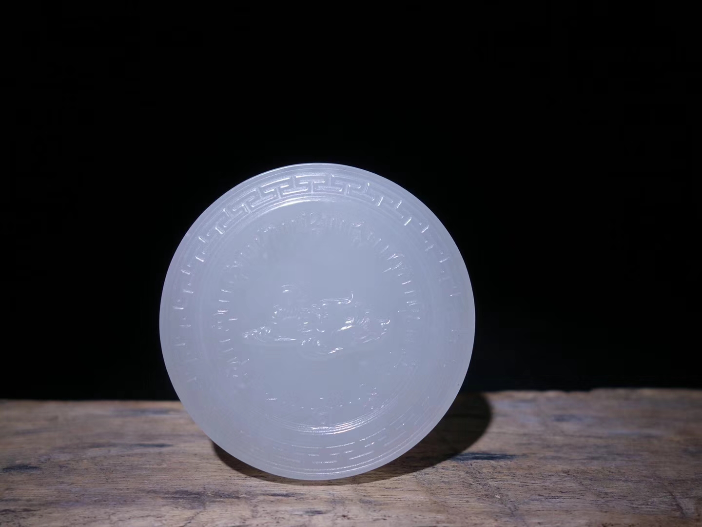 豆种飘花翡翠手镯我国特有的玉石品种——南阳玉（独山玉）  第1张