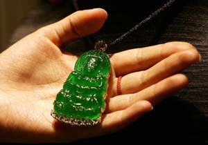 1.2亿元天价帝王绿翡翠观音亮相太原(组图)  第1张