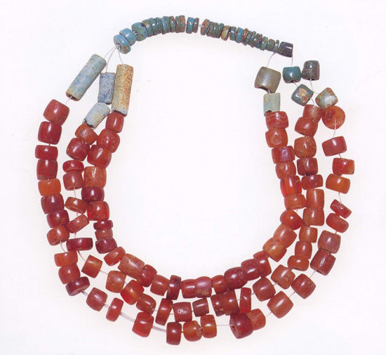 三门峡虢国墓地出土的腕饰  第2张