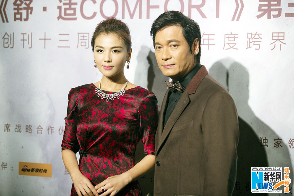 翡翠没人买刘涛红色拖尾长裙典雅亮相 天价戴亮红色翡翠(图)  第3张