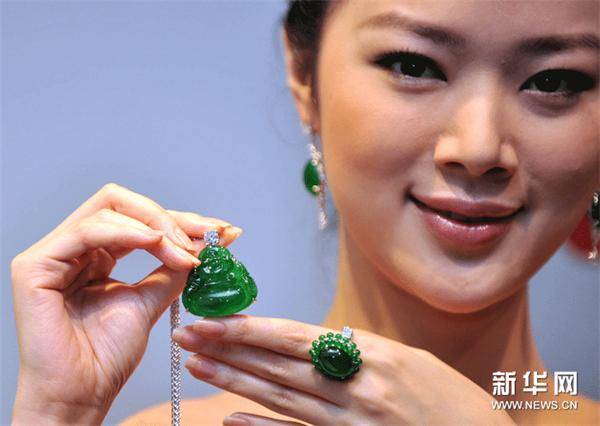 童子观音翡翠雕件拍出4.7460亿 看看那些天价翡翠  第13张