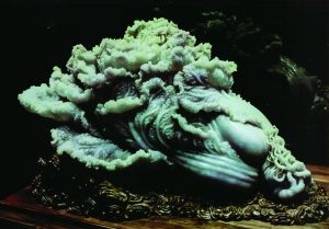 翡翠手镯的尺寸55厘米惟妙惟肖的《螳螂白菜》玉雕赏析  第1张