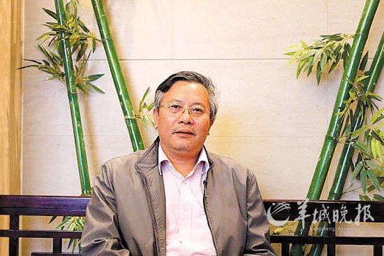小块翡翠原石怎么去皮今年翡翠价格是涨是跌？  第10张