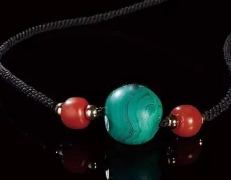 翡翠手镯_展示独一无二的“雀之女神”：孔雀石  第2张