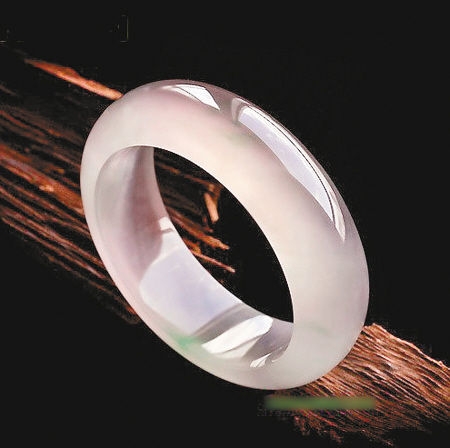 足金和田玉戒指黄金有价玉无价 盘点价格上千万的高档翡翠  第6张