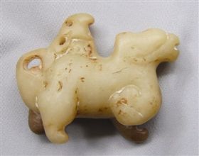翡翠车挂价格及图片一件唐代古玉骆驼摆件的鉴藏记  第2张