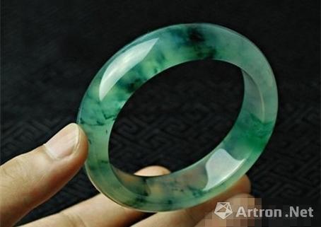 南奇翡翠原石打灯翡翠手镯：细说翡翠飘花