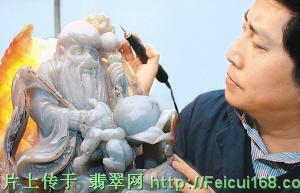 佩戴翡翠原石什么寓意鬼斧神工碧玉裁?记中国工艺美术大师崔奇铭(图)  第3张