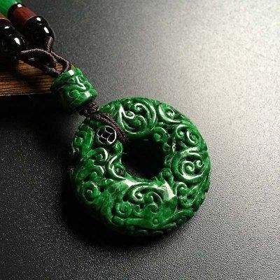 翡翠带绿就值钱？天真！买到这三种“绿”翡翠，哭都没地儿哭  第7张