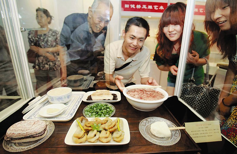 翡翠fang手镯 飘绿珠宝翡翠“盛宴”亮相北京夏季珠宝展