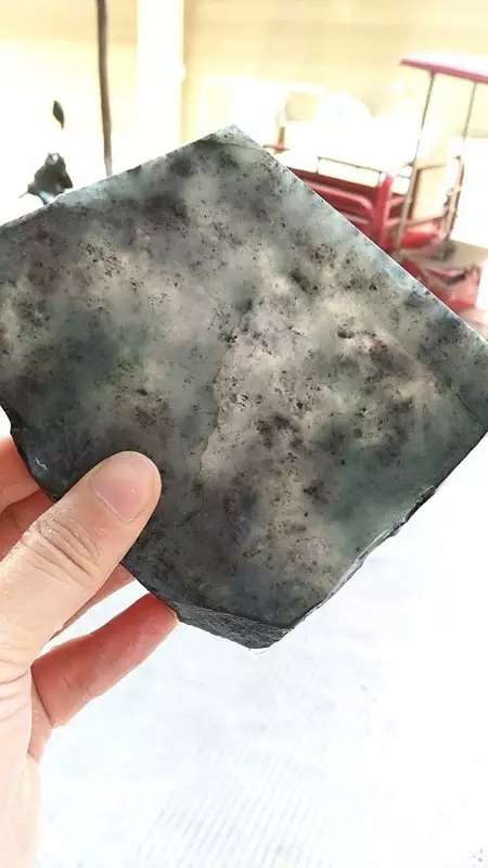 乌鸡种翡翠又称黑色翡翠，它真的有价值吗？  第2张