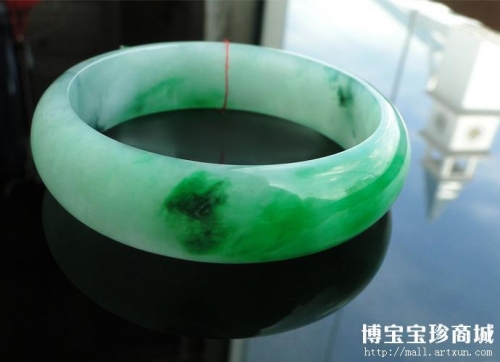 翡翠玉手镯哪种颜色好缅甸翡翠：情系中国缘 收藏投资好选择  第2张