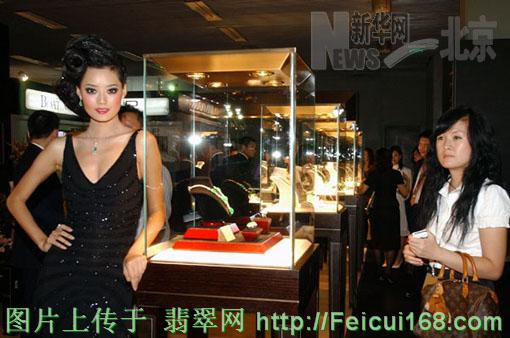求婚送翡翠戒指好吗七彩云南翡翠受热捧(组图)  第2张