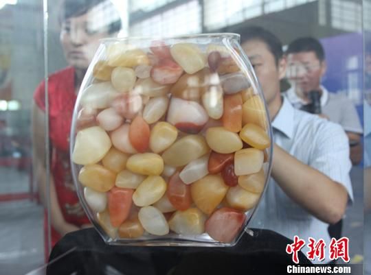 深圳批发翡翠的地方新疆玉石新宠金丝玉走俏市场  第3张