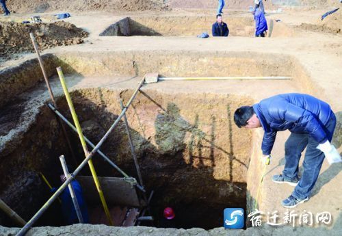 翡翠玉手镯白色好还是绿色好宿迁三台山发掘出汉达官贵族墓：挖出一枚七窍玉塞  第2张