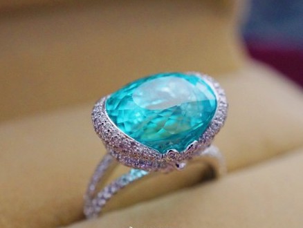 翡翠白底青碧玺作为珠宝界的七彩虹，火了那么久的原因，你是否有所了解呢？  第6张