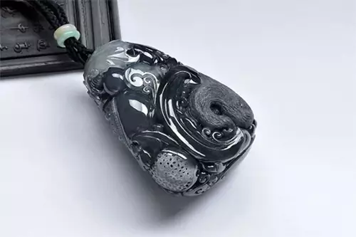 乌鸡种翡翠又称黑色翡翠，它真的有价值吗？  第5张