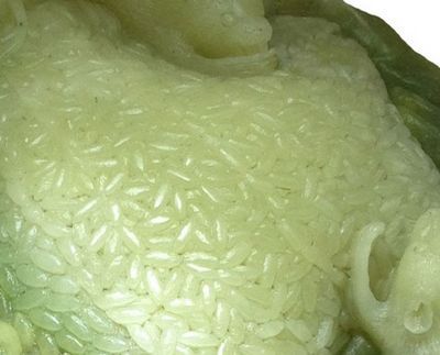 翡翠手镯飘黑花图广绿玉雕老鼠爱大米赏析  第2张