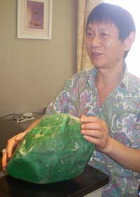 54克翡翠4880万 首届翡翠艺术展览会冰火两重天  第2张